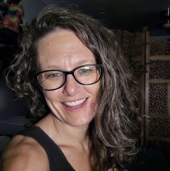 Meet your Posher, Lisa - Picture 1 of 1